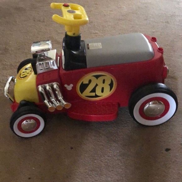 Mickey Mouse Electric Roadster - Picture 4 of 4
